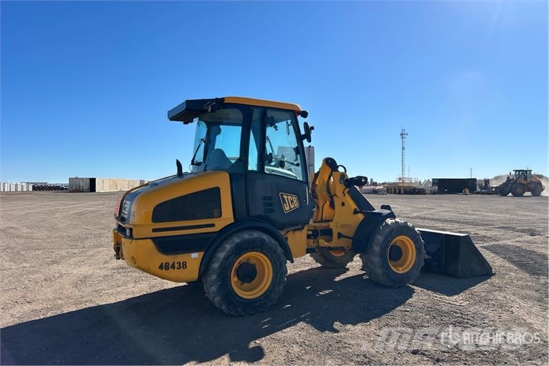 JCB 407 Iekrāvēji uz riteņiem