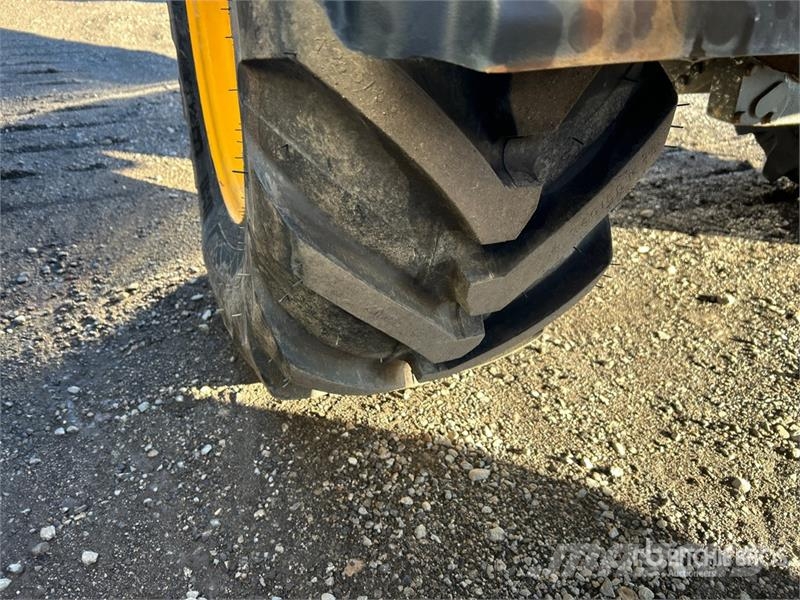 JCB 407 Gumikerekes homlokrakodók