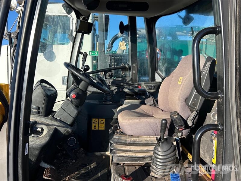 JCB 407 Gumikerekes homlokrakodók