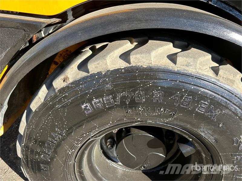 JCB 407 Iekrāvēji uz riteņiem