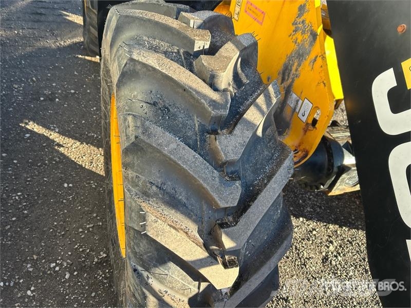 JCB 407 Gumikerekes homlokrakodók