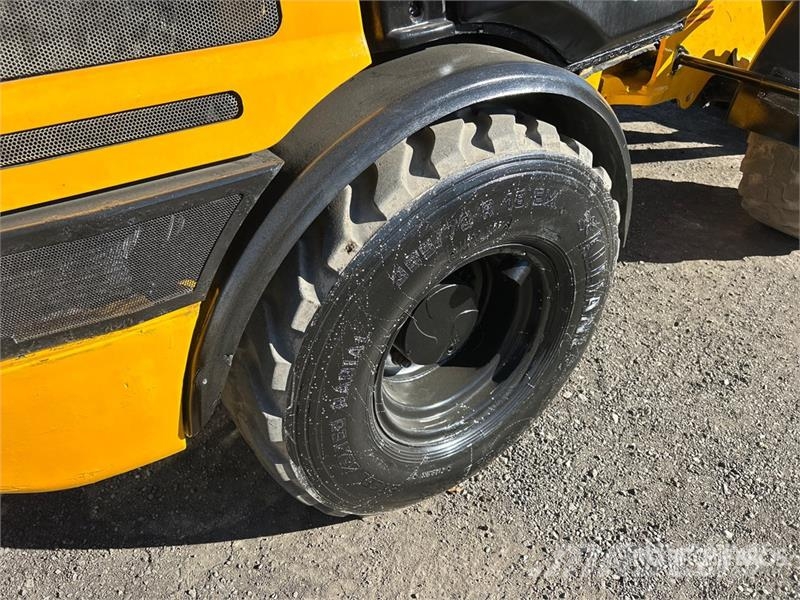 JCB 407 Iekrāvēji uz riteņiem