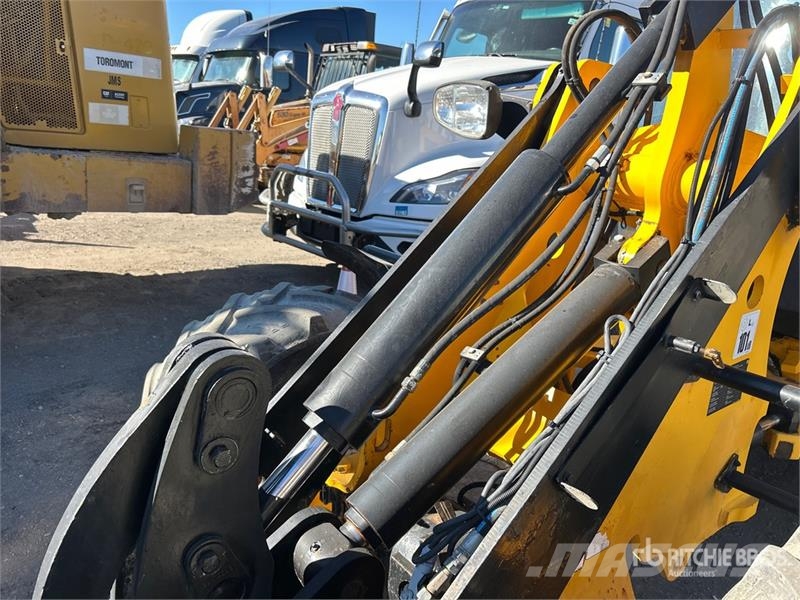 JCB 407 Iekrāvēji uz riteņiem