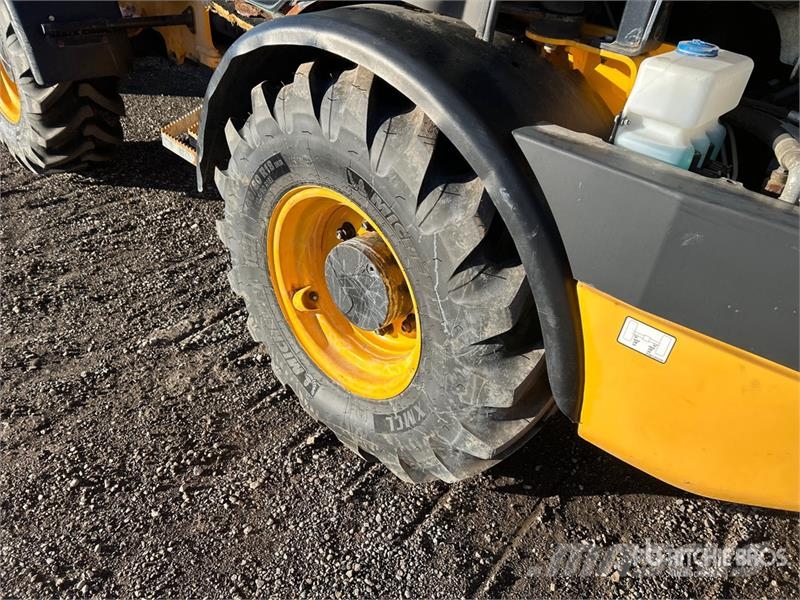 JCB 407 Gumikerekes homlokrakodók