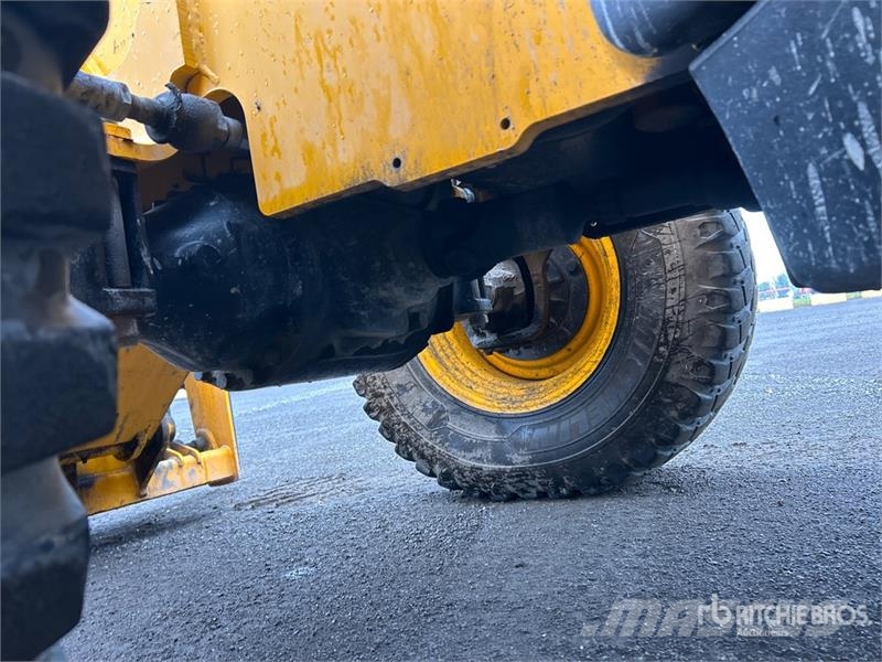 JCB 541-70 مناولات متداخلة