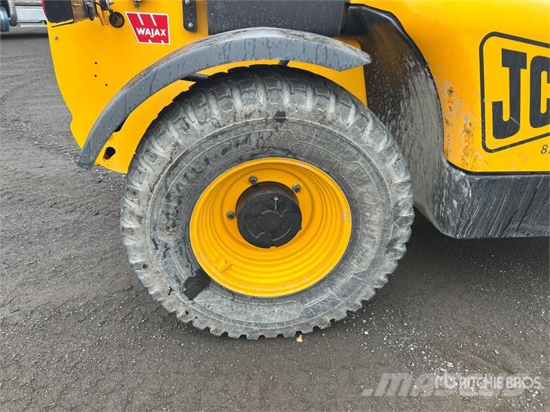 JCB 541-70 مناولات متداخلة