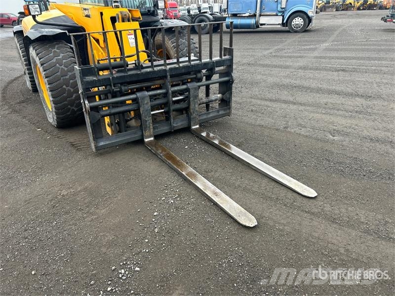 JCB 541-70 مناولات متداخلة