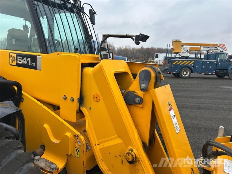 JCB 541-70 مناولات متداخلة
