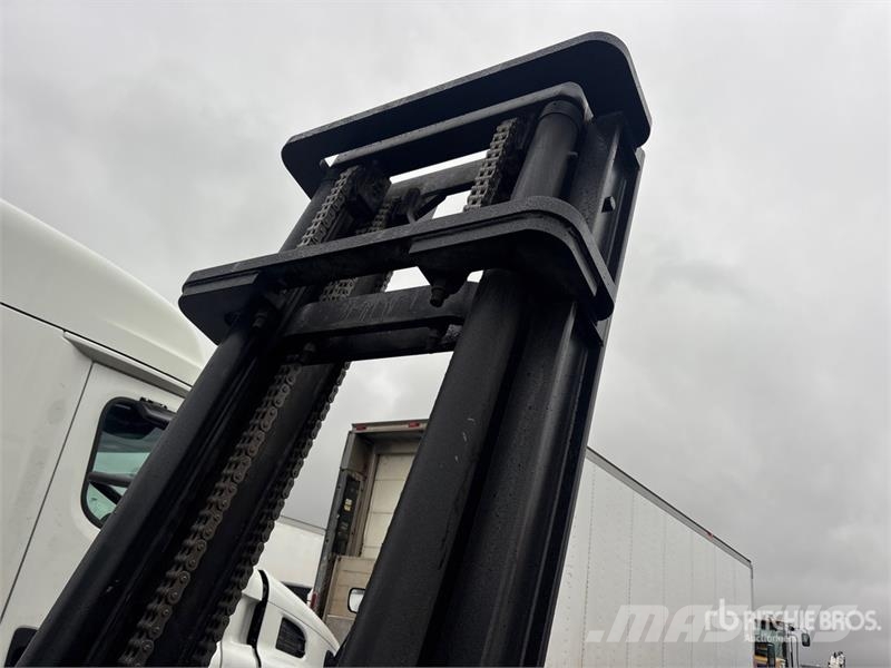 JCB 940 8000 lb 4x2 Rough Terrain Forklift Навантажувачі підвищеної прохідності