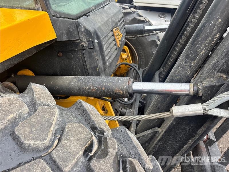 JCB 940 8000 lb 4x2 Rough Terrain Forklift Навантажувачі підвищеної прохідності