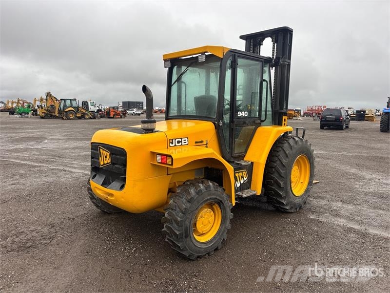 JCB 940 8000 lb 4x2 Rough Terrain Forklift Навантажувачі підвищеної прохідності