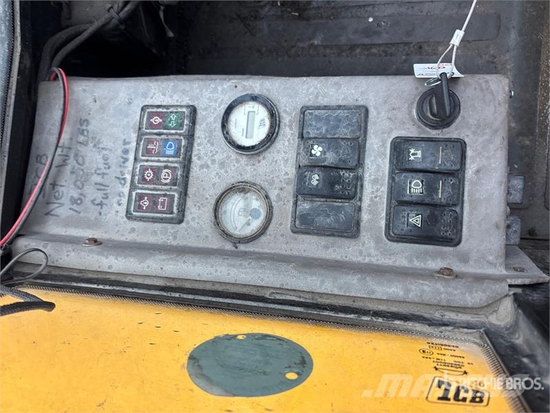 JCB 940 8000 lb 4x2 Rough Terrain Forklift Навантажувачі підвищеної прохідності