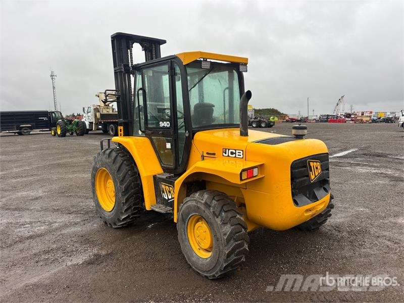 JCB 940 8000 lb 4x2 Rough Terrain Forklift Навантажувачі підвищеної прохідності