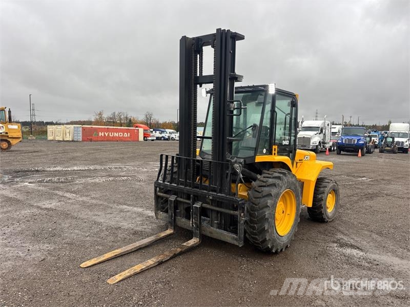 JCB 940 8000 lb 4x2 Rough Terrain Forklift Навантажувачі підвищеної прохідності