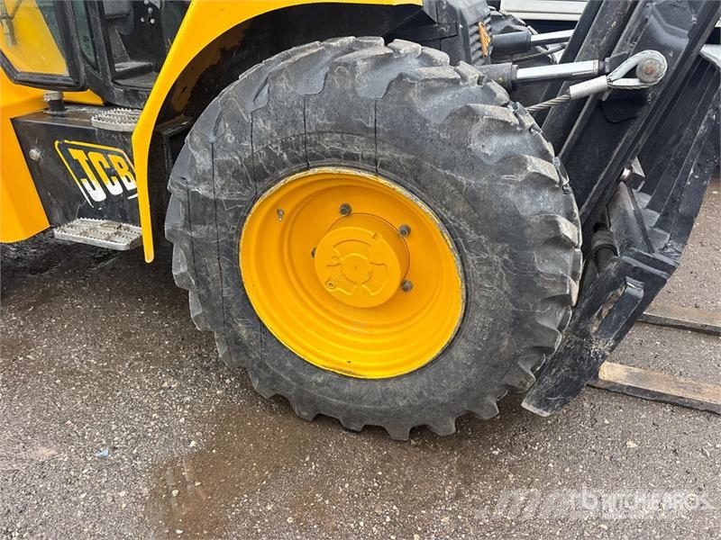 JCB 940 8000 lb 4x2 Rough Terrain Forklift Навантажувачі підвищеної прохідності