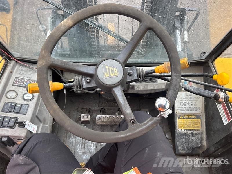 JCB 940 8000 lb 4x2 Rough Terrain Forklift Навантажувачі підвищеної прохідності