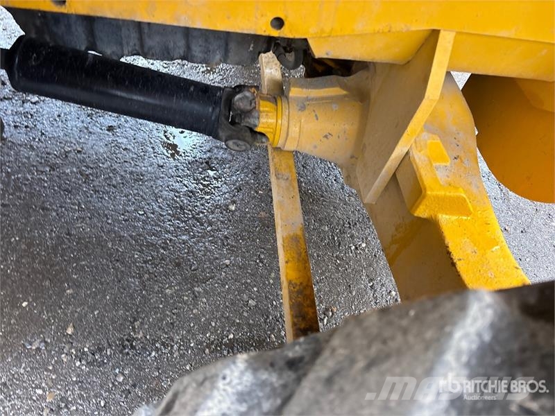 JCB 940 8000 lb 4x4 Rough Terrain Forklift Tereptargonca