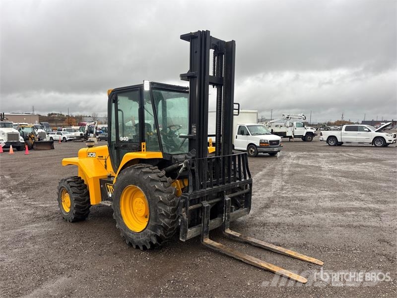 JCB 940 8000 lb 4x4 Rough Terrain Forklift Tereptargonca