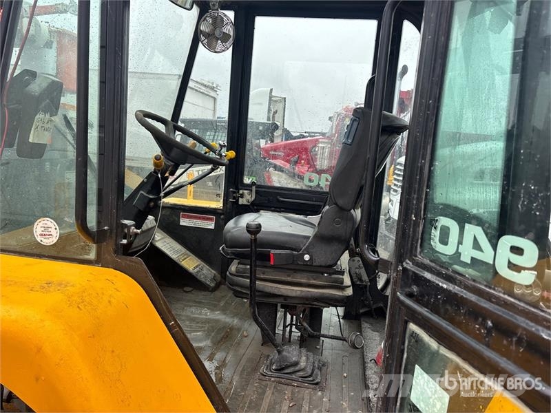 JCB 940 8000 lb 4x4 Rough Terrain Forklift Tereptargonca