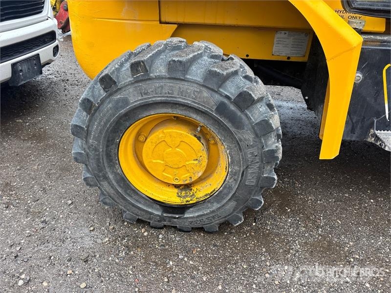 JCB 940 8000 lb 4x4 Rough Terrain Forklift Tereptargonca