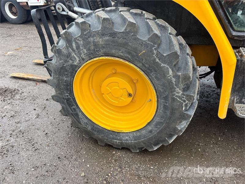 JCB 940 8000 lb 4x4 Rough Terrain Forklift Tereptargonca