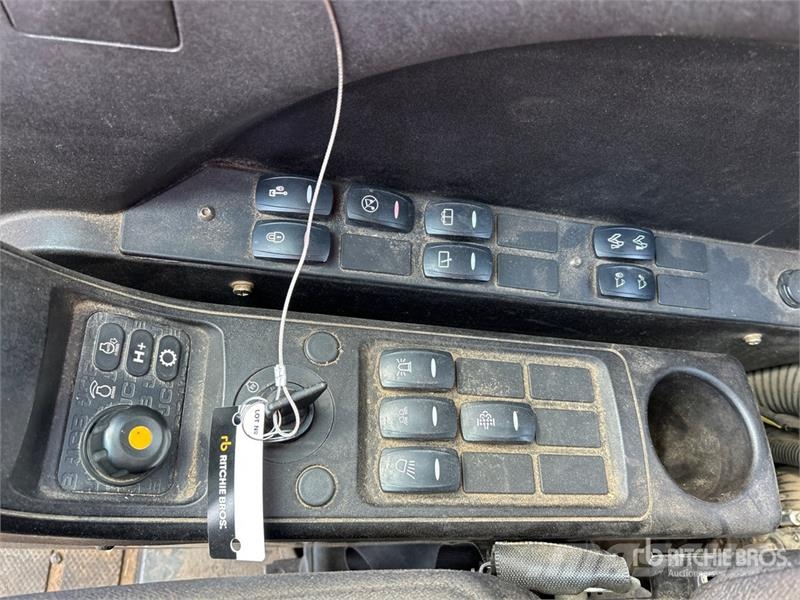 JCB JS190 LC Tracked Excavator Crawler excavators