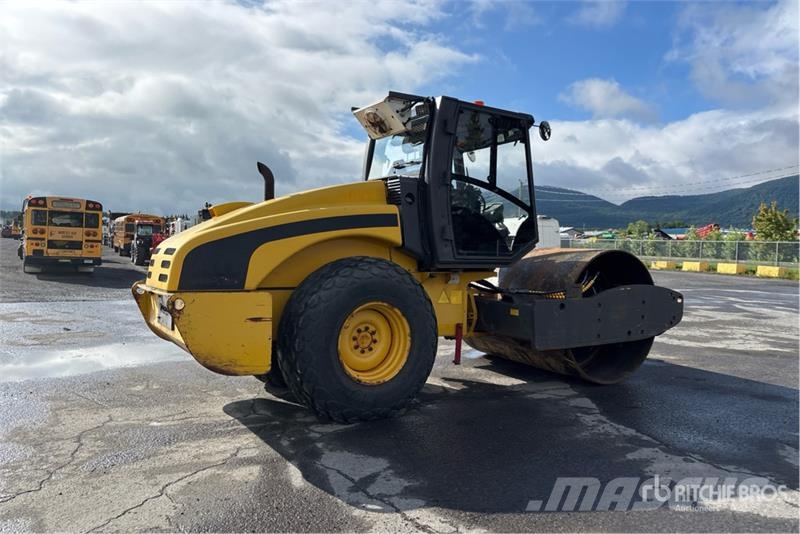 JCB VM132 Smooth Drum Compactor Грунтові котки