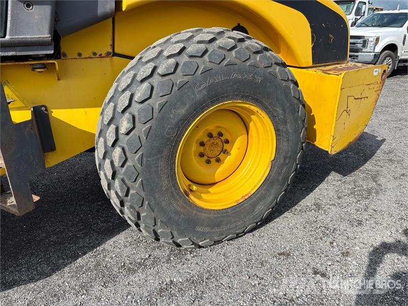 JCB VM132 Smooth Drum Compactor Грунтові котки