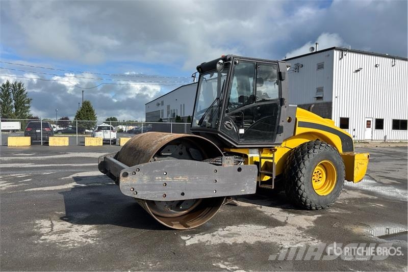 JCB VM132 Smooth Drum Compactor Грунтові котки