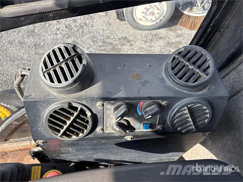 JCB VM132 Smooth Drum Compactor Грунтові котки
