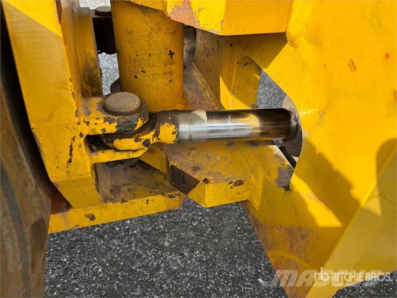 JCB VM132 Smooth Drum Compactor Грунтові котки