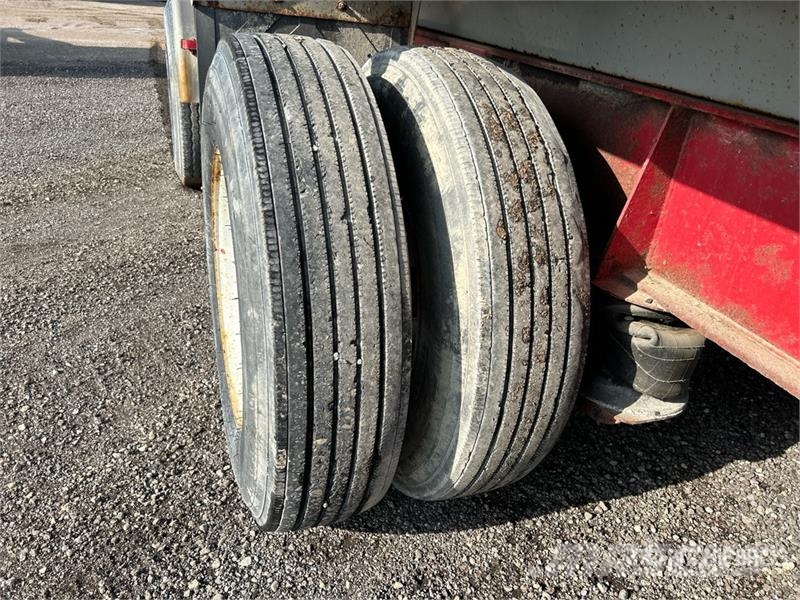 JCTR 17 ft Tri/A Pup Dump Trailer Bañera