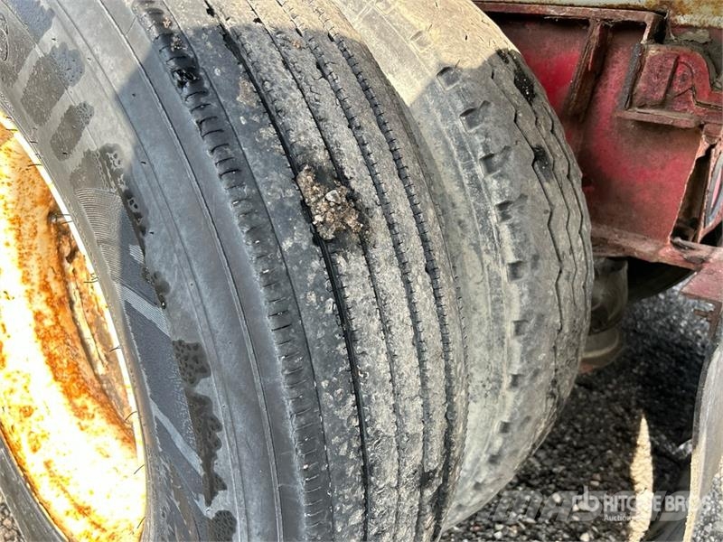 JCTR 17 ft Tri/A Pup Dump Trailer Bañera
