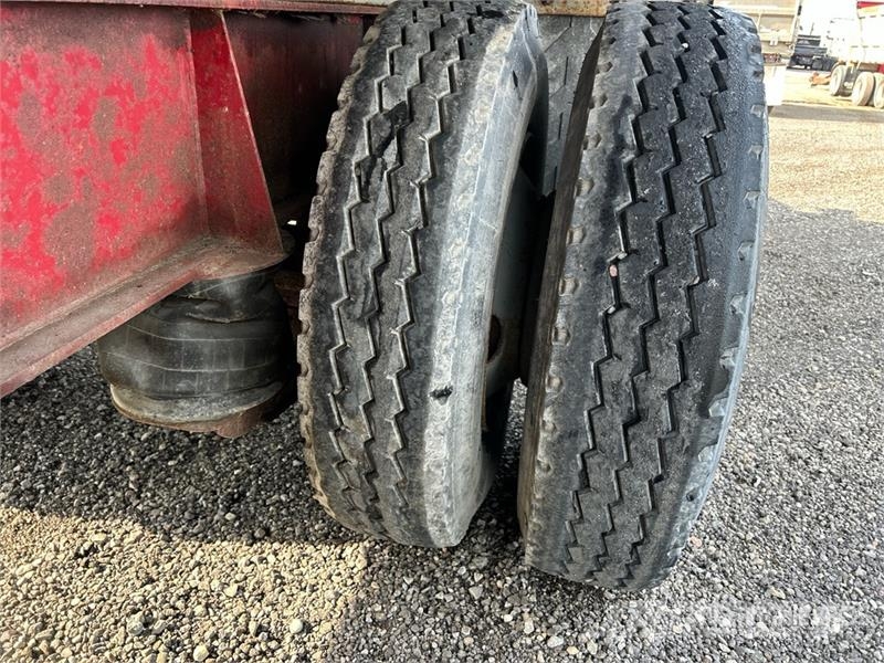 JCTR 17 ft Tri/A Pup Dump Trailer Bañera