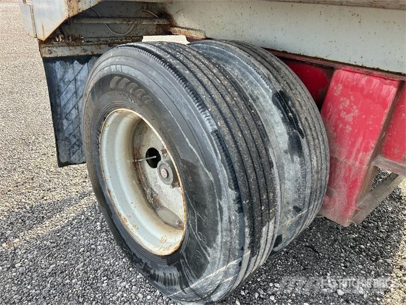 JCTR 17 ft Tri/A Pup Dump Trailer Bañera