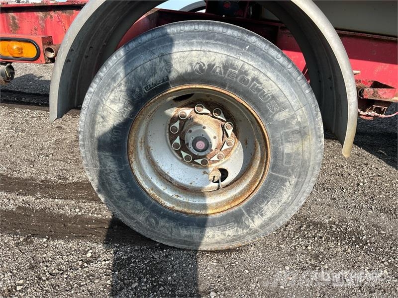 JCTR 17 ft Tri/A Pup Dump Trailer Bañera