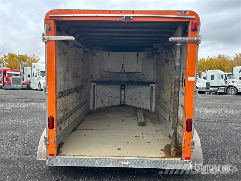  Jelano 13 ft T/A Enclosed Trailer Причепи-фургони
