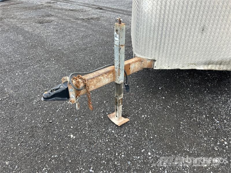  Jelano 13 ft T/A Enclosed Trailer Причепи-фургони