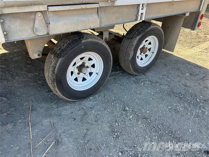 JL Leclerc 03356 13 ft T/A Enclosed Trailer Причепи-фургони