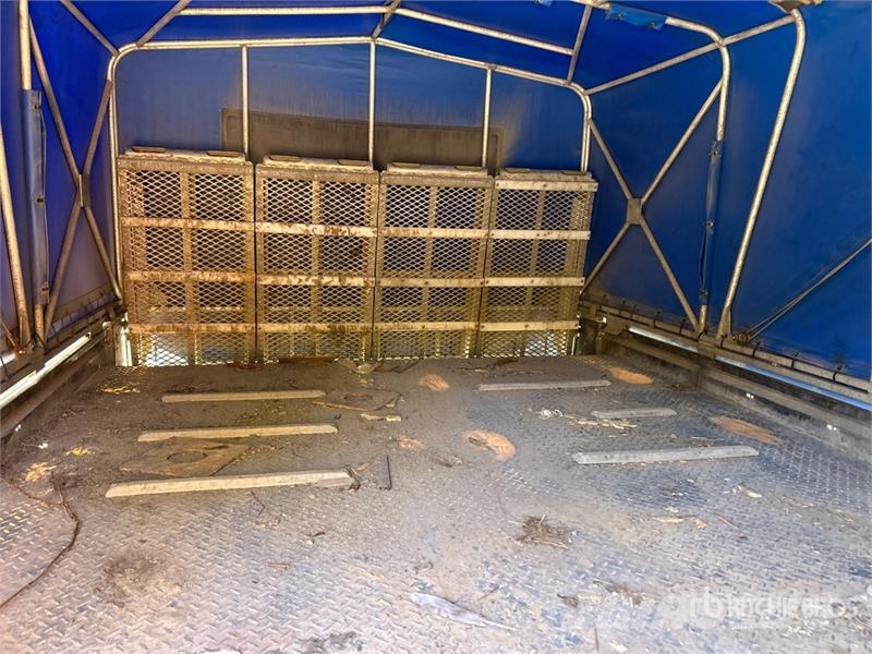 JL Leclerc 08438 11 ft T/A Enclosed Trailer Причепи-фургони