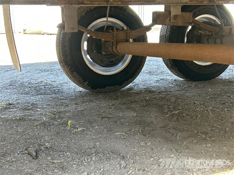 JL Leclerc 08438 11 ft T/A Enclosed Trailer Причепи-фургони