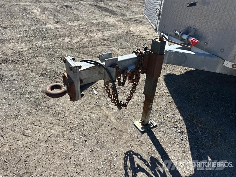 JL Leclerc 08438 11 ft T/A Enclosed Trailer Причепи-фургони