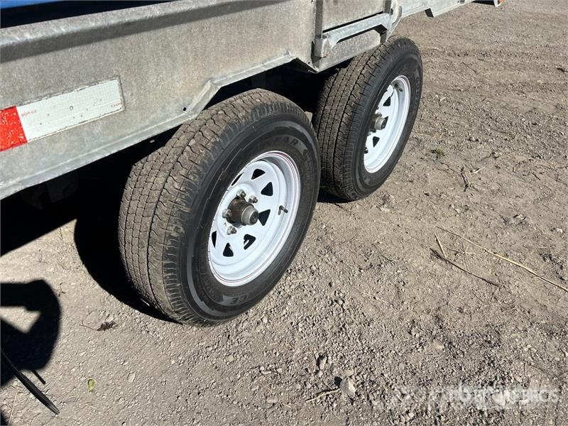 JL Leclerc 08438 11 ft T/A Enclosed Trailer Причепи-фургони