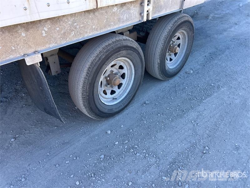  JL Leclerc 13 ft T/A Enclosed Trailer Прицепы-фургоны