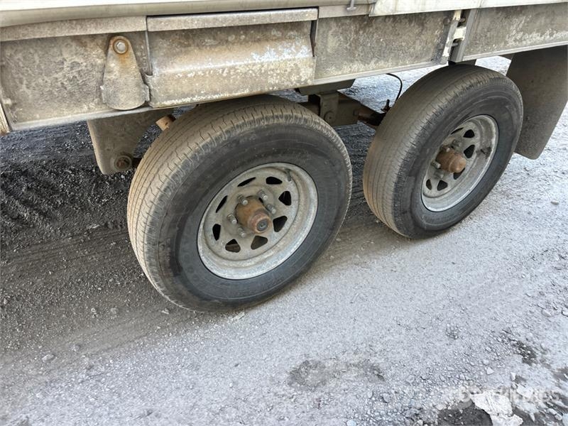  JL Leclerc 13 ft T/A Enclosed Trailer Прицепы-фургоны