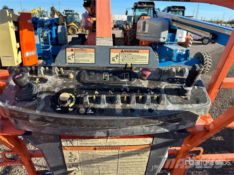 JLG 1200SJP 4WD Diesel Telescopic Boom Lift Nacelles télescopiques