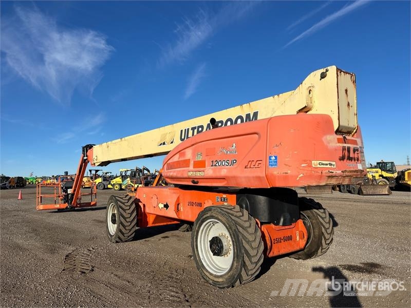 JLG 1200SJP 4WD Diesel Telescopic Boom Lift Nacelles télescopiques