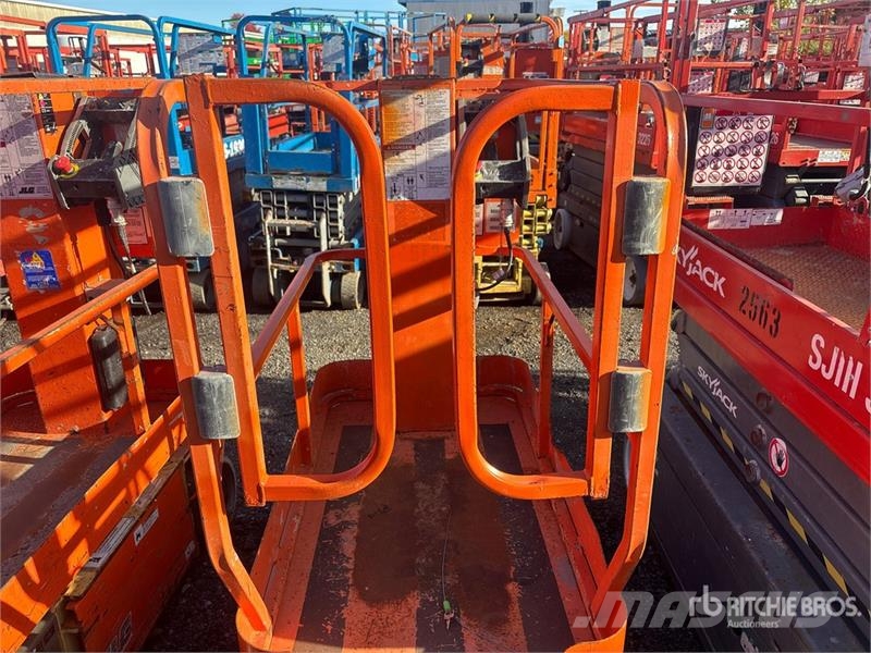 JLG 1230ES Vertical Mast Lift Vertical mast lifts
