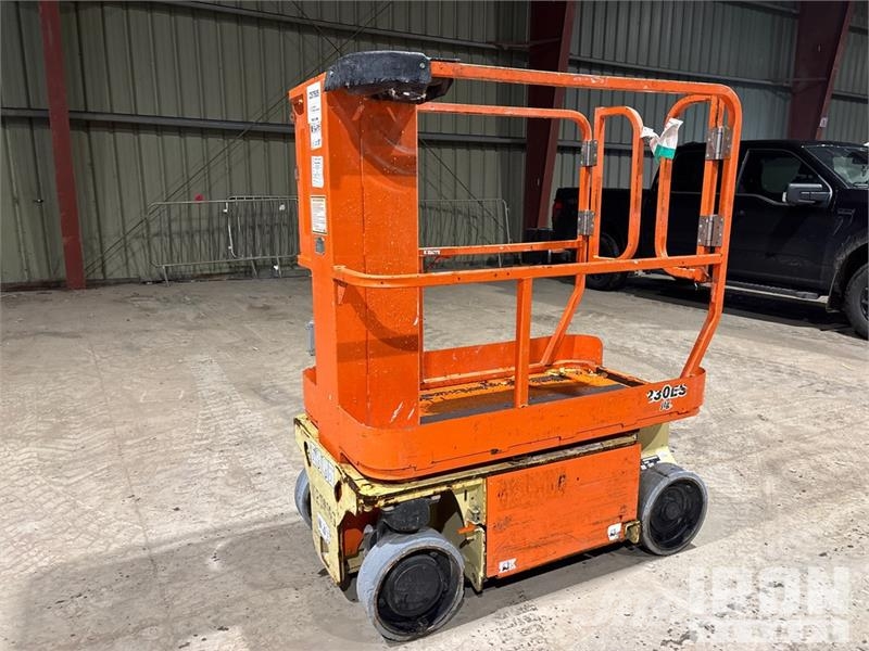JLG 1230ES Vertical Mast Lift Personenaufzüge