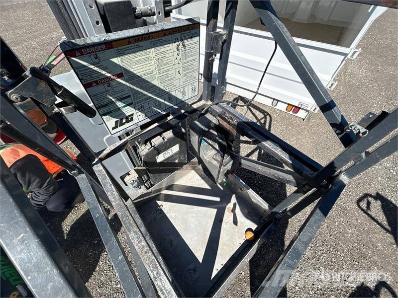 JLG 20MVL Vertical Mast Lift 垂直昇降型リフト